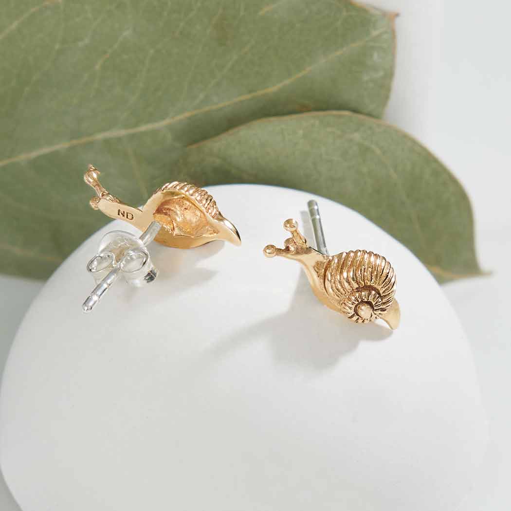 Silver earrings with bronze snail